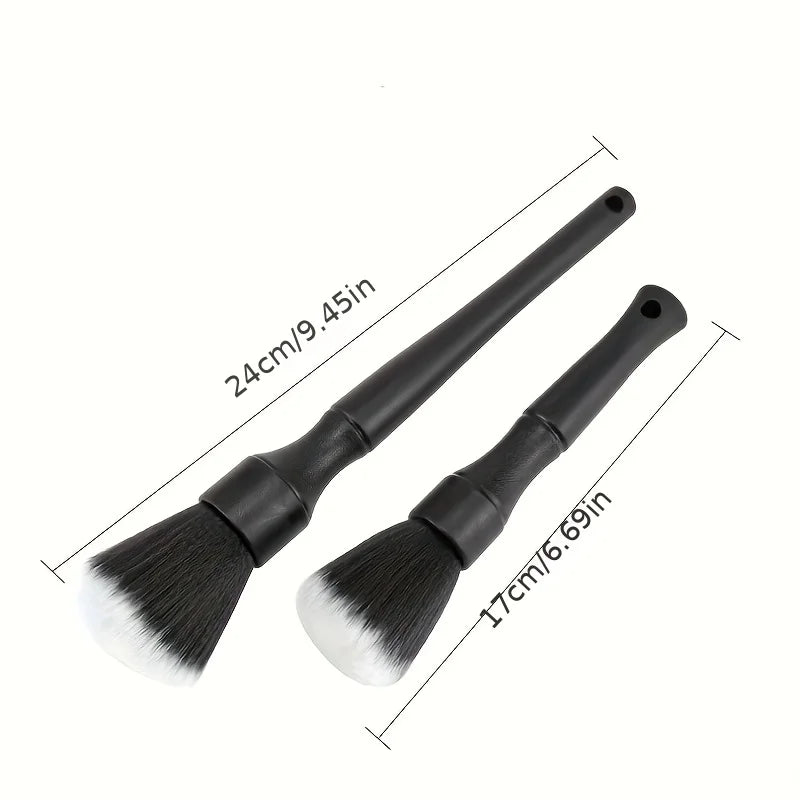 Brosse d'habitacle à poils souples.