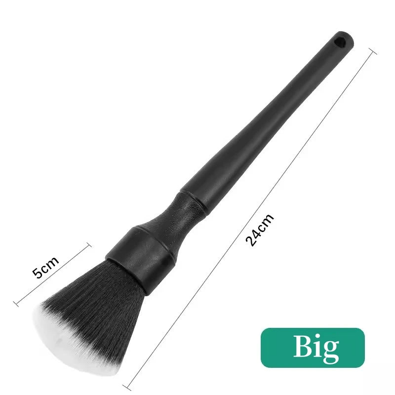 Brosse d'habitacle à poils souples.